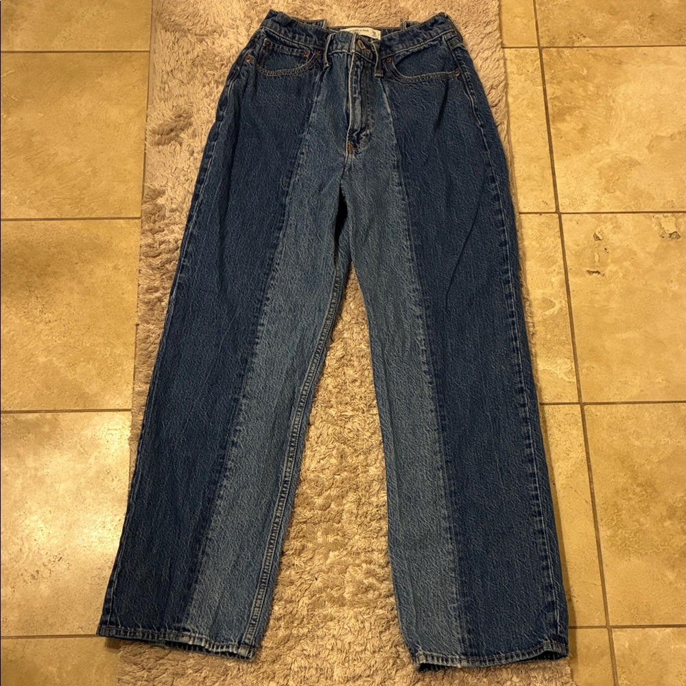Abercrombie & Fitch Curve Love Two-Tone High-Rise Jeans - Picture 2 of 4
